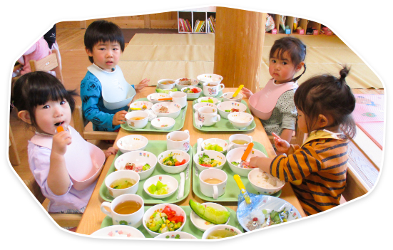 昼食の様子